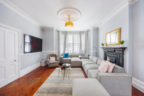 6 Bedroom West London Home, Acton, Free Parking , Pool Table , 75 inch TV, Sleeps 11 Offers